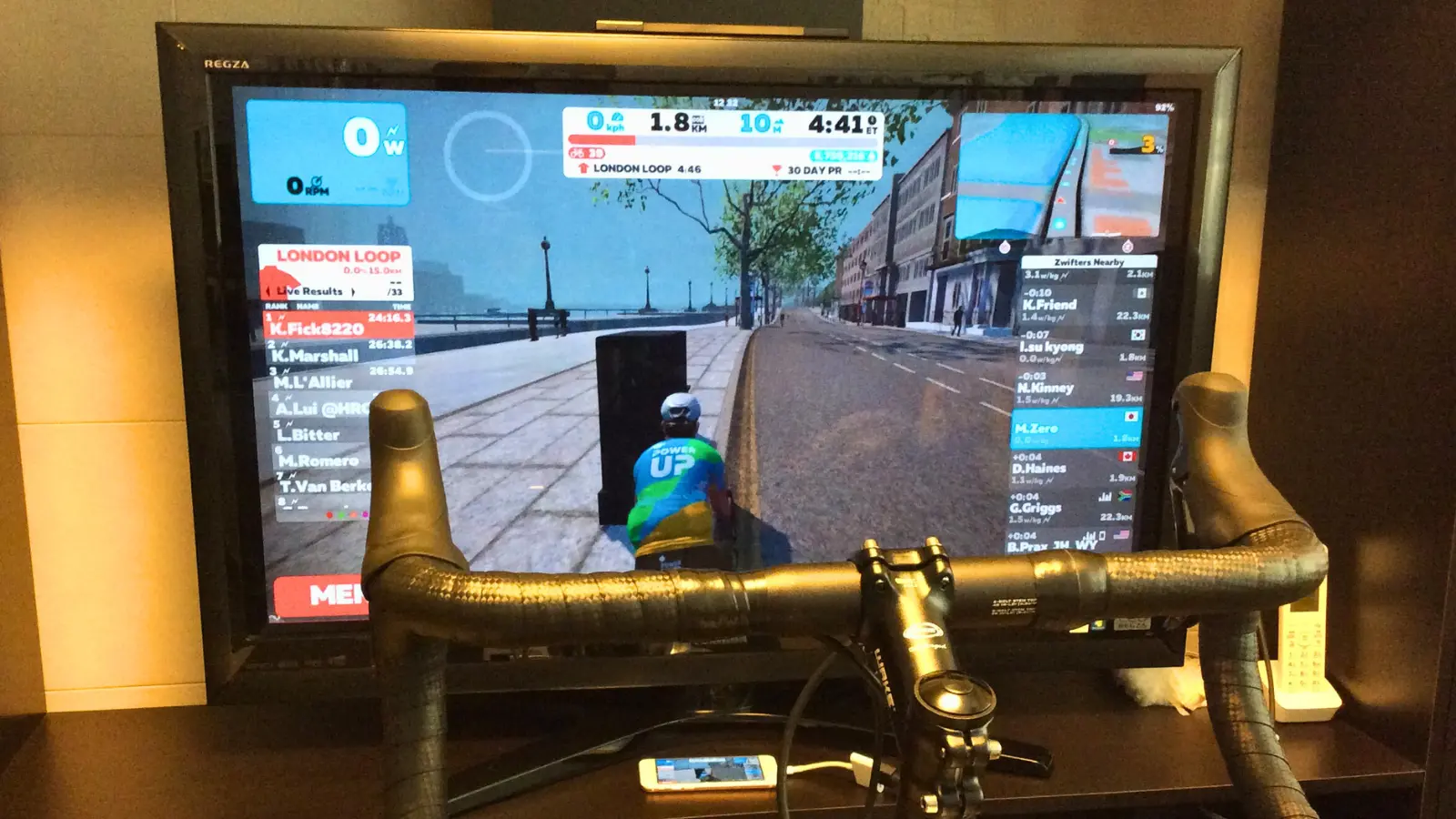 Apple純正アダプタで大画面化したZwift