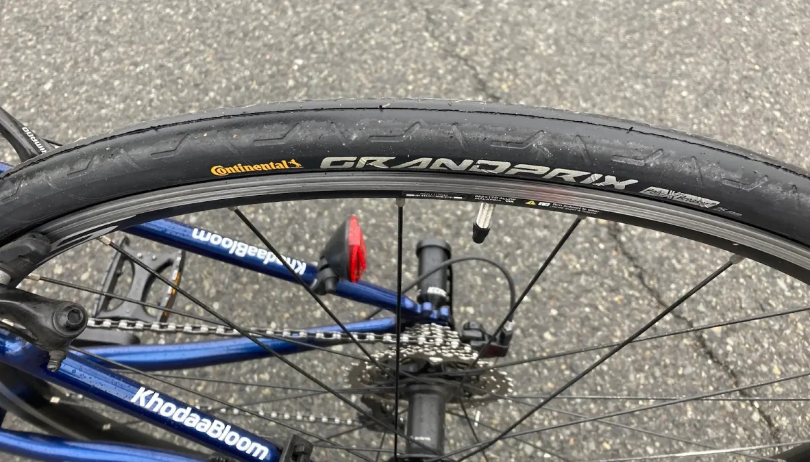 コンチネンタル「グランプリ」タイヤを装着したクロスバイク、RAIL ACTIVE