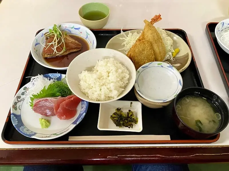 魚市場食堂の定食