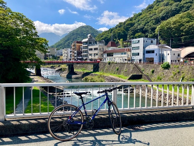 箱根湯本駅前とクロスバイク