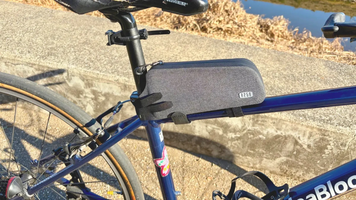 R250のフレームバッグ