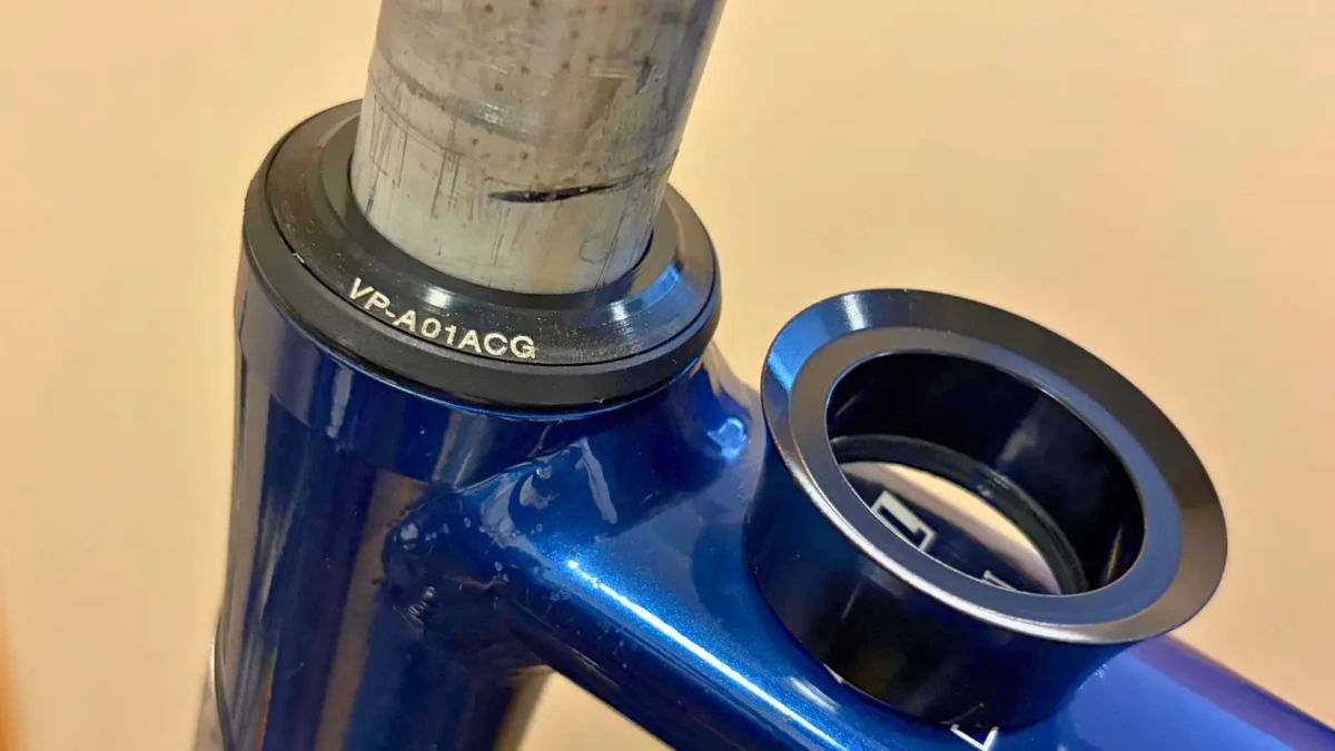 RAIL ACTIVEのヘッドパーツカバーを外したところ