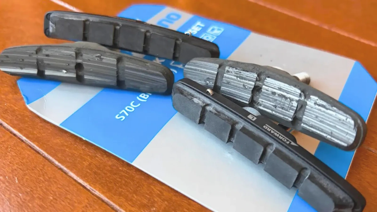 新旧ブレーキシューの比較画像